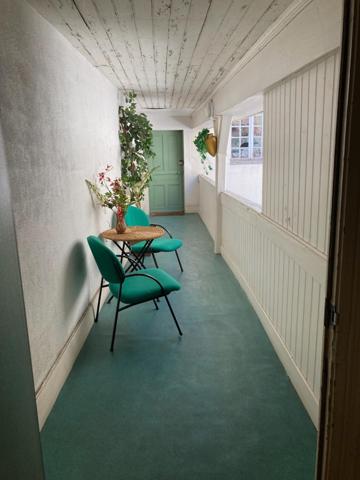 SITUE EN PLEIN CENTRE VILLE