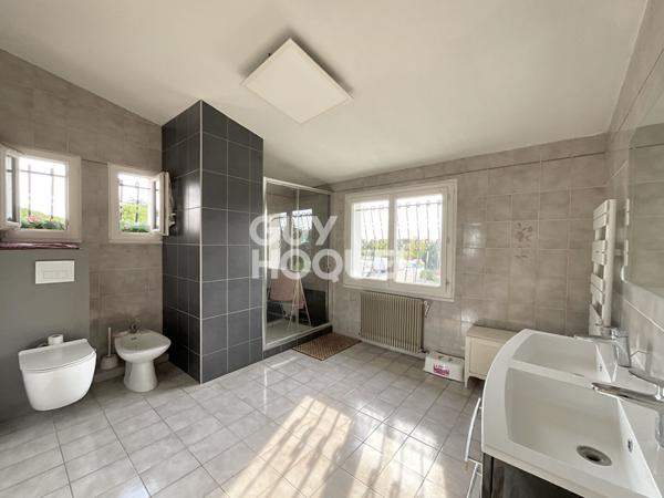 Maison centre ville Villeneuve-Tolosane de 171 m2 sur une parcelle d'environ 742 m2