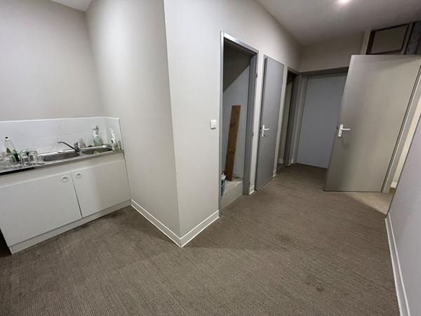 A VENDRE LOCAL D'ACTIVITE + TERRAIN