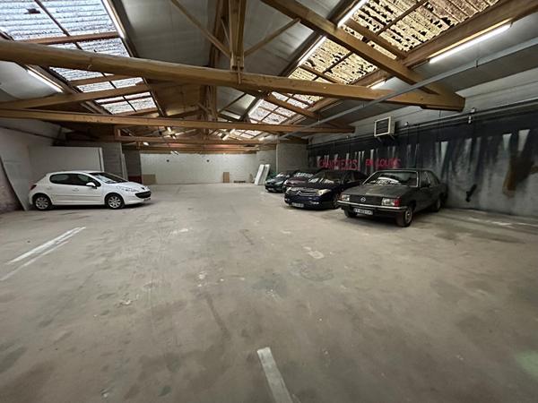 A VENDRE LOCAL D'ACTIVITE + TERRAIN