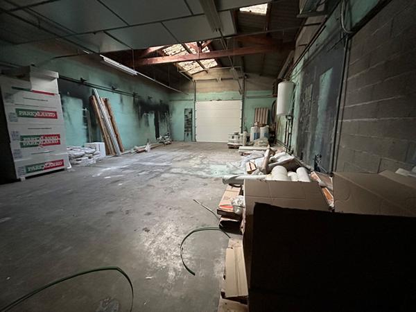 A VENDRE LOCAL D'ACTIVITE + TERRAIN