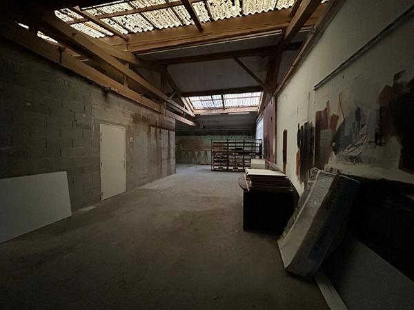 A VENDRE LOCAL D'ACTIVITE + TERRAIN