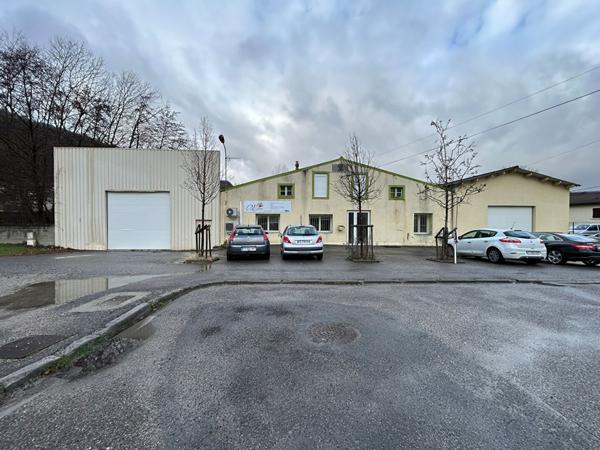 A VENDRE LOCAL D'ACTIVITE + TERRAIN