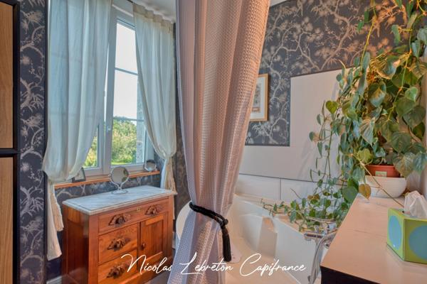 Maison en pierre rénovée de 202 m² – 4 chambres + studio indépendant – Dépendance de 100 m² – Terrain clos de 2 775 m²