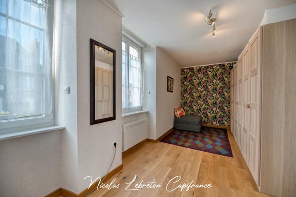 Maison en pierre rénovée de 202 m² – 4 chambres + studio indépendant – Dépendance de 100 m² – Terrain clos de 2 775 m²