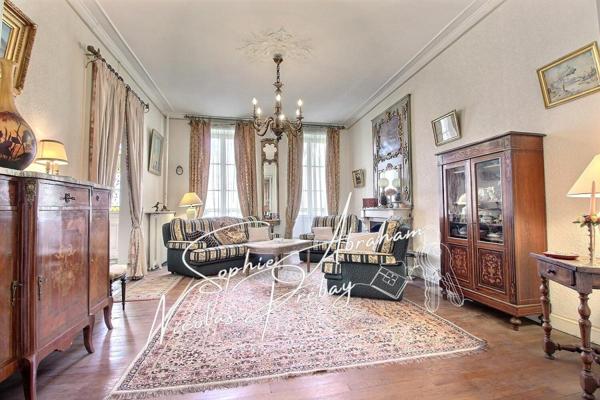 Élégante maison bourgeoise avec parc arboré au coeur de Toury