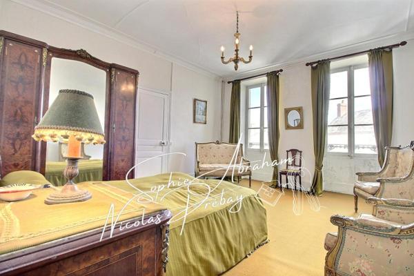 Élégante maison bourgeoise avec parc arboré au coeur de Toury