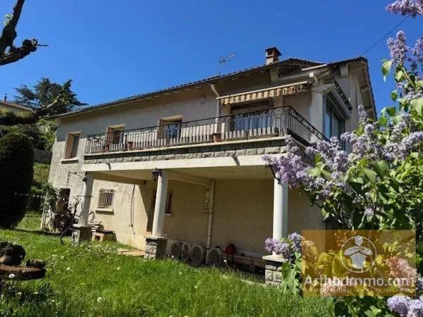 Vente                                                      Maison
                        
                     8 pièces                      162 m2                     à Millau