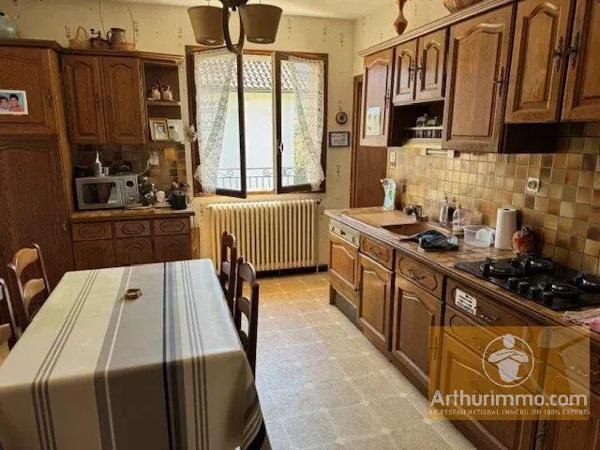 Vente                                                      Maison
                        
                     8 pièces                      162 m2                     à Millau