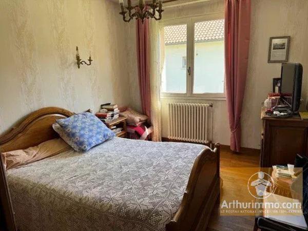 Vente                                                      Maison
                        
                     8 pièces                      162 m2                     à Millau