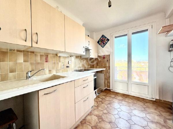 Appartement à rénover Marseille 8ème de 55 m² RESIDENCE LE COLLET VIEILLE CHAPELLE