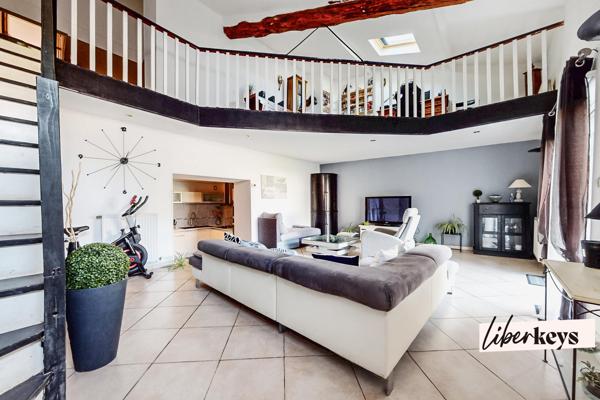 Maison de ville familiale avec 4 chambres - Jardin et grand garage indépendant - Au centre de Dagneux