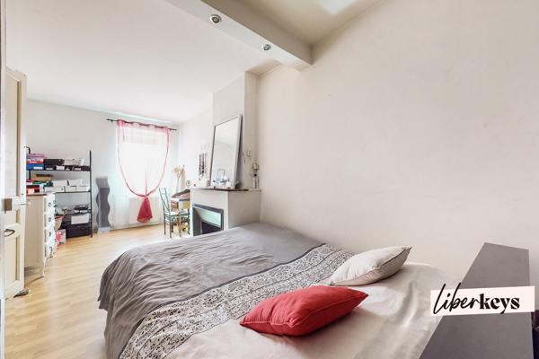 Maison de ville familiale avec 4 chambres - Jardin et grand garage indépendant - Au centre de Dagneux