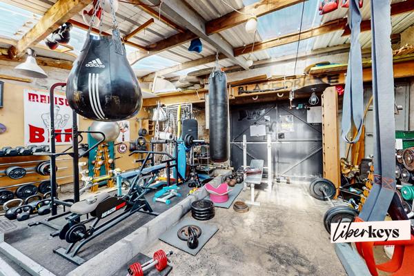 Maison de ville familiale avec 4 chambres - Jardin et grand garage indépendant - Au centre de Dagneux