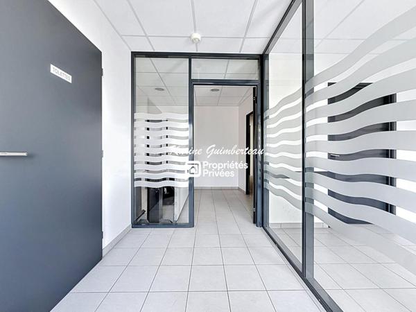 Visibilité maximale pour local professionnel indépendant Libourne 100 m2