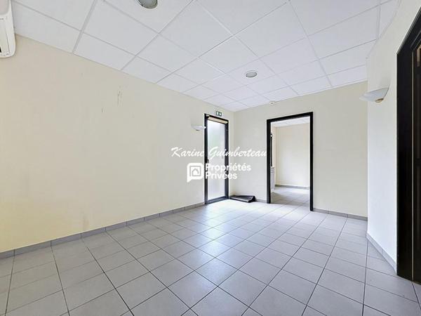Visibilité maximale pour local professionnel indépendant Libourne 100 m2