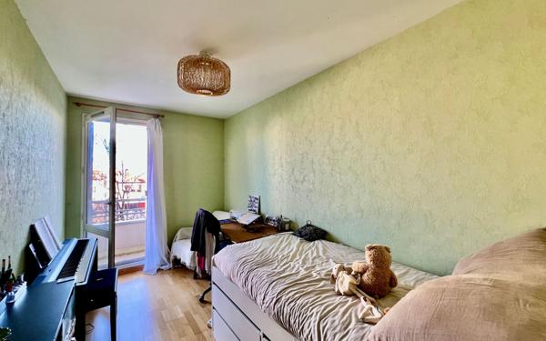 Appartement à vendre    4 pièces • 79,05 m2 Paris 19