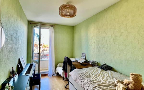 Appartement à vendre    4 pièces • 79,05 m2 Paris 19