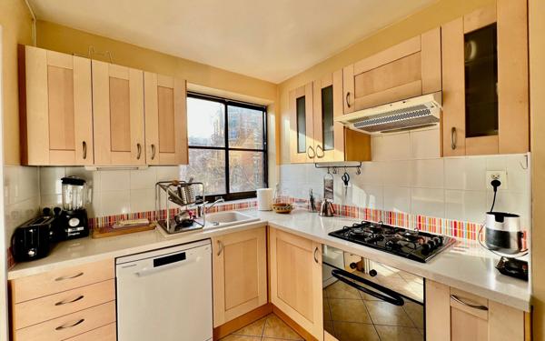 Appartement à vendre    4 pièces • 79,05 m2 Paris 19