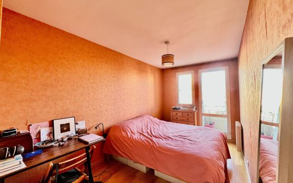 Appartement à vendre    4 pièces • 79,05 m2 Paris 19