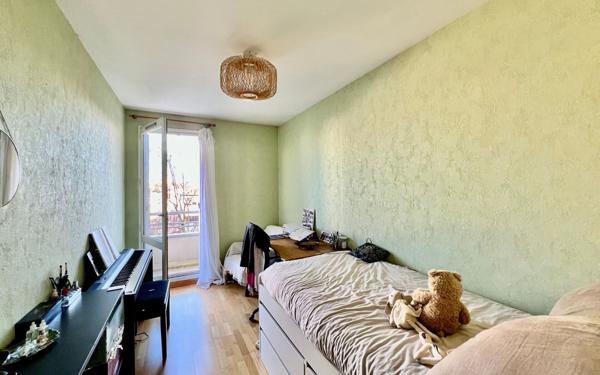 Appartement à vendre    4 pièces • 79,05 m2 Paris 19