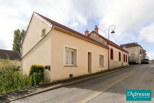 Vincelles - Maison entièrement rénovée en 2023, 3 chambres, jardin et sous-sol total