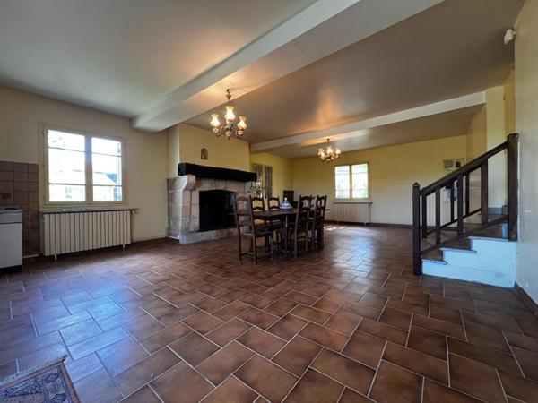 Maison  T5/6 d'env. 200 m2 avec étang, verger et nombreuses annexes sur  SANILHAC (24660)