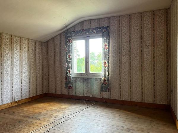 Maison  T5/6 d'env. 200 m2 avec étang, verger et nombreuses annexes sur  SANILHAC (24660)