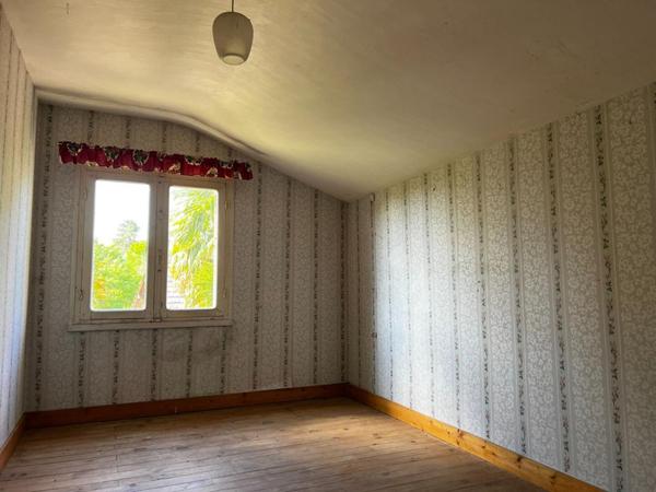 Maison  T5/6 d'env. 200 m2 avec étang, verger et nombreuses annexes sur  SANILHAC (24660)