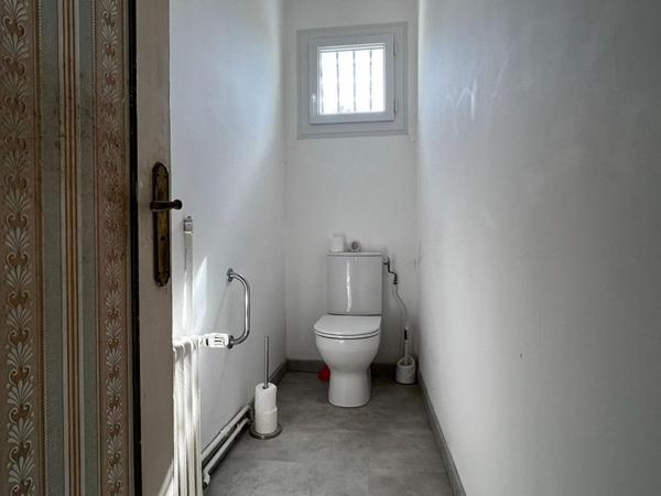 Maison  T5/6 d'env. 200 m2 avec étang, verger et nombreuses annexes sur  SANILHAC (24660)