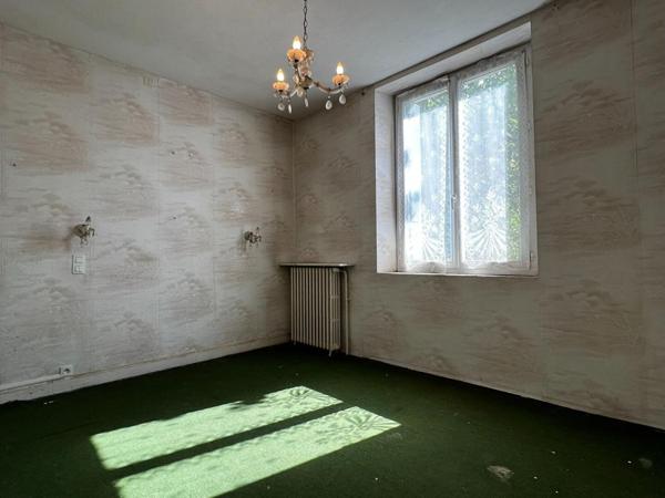 Maison  T5/6 d'env. 200 m2 avec étang, verger et nombreuses annexes sur  SANILHAC (24660)