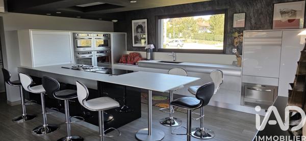 Maison à vendre 6 pièces 243 m² Saint-Jean-Lespinasse