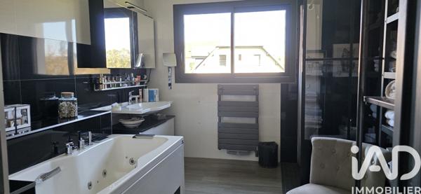 Maison à vendre 6 pièces 243 m² Saint-Jean-Lespinasse