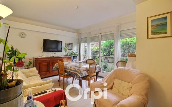 Appartement à vendre    2 pièces • 50 m2 Marseille 11