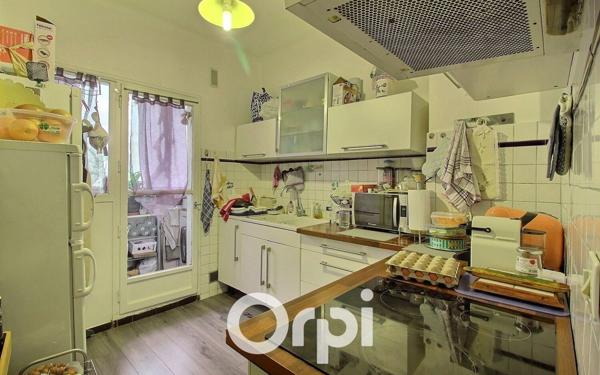 Appartement à vendre    2 pièces • 50 m2 Marseille 11