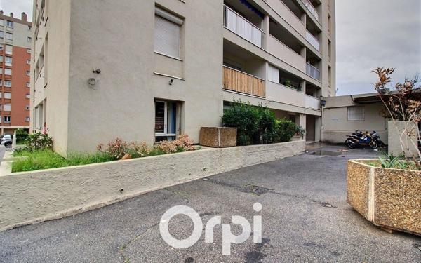 Appartement à vendre    2 pièces • 50 m2 Marseille 11