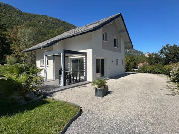 Maison contemporaine au calme avec vue Montagne – Lathuile / Doussard