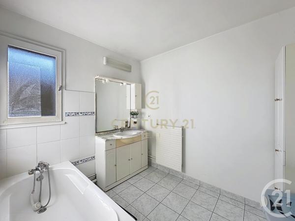 Appartement F5 à vendre  5 pièces - 91,50 m2 CHAMPS SUR MARNE - 77
