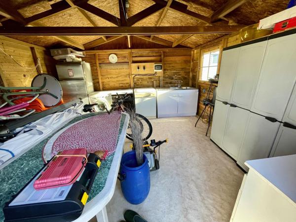 Terrain de loisir de 220m² avec ses aménagements.