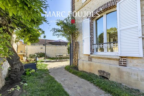 Proche Senlis – Maison en Pierre avec terrasse et jardinet