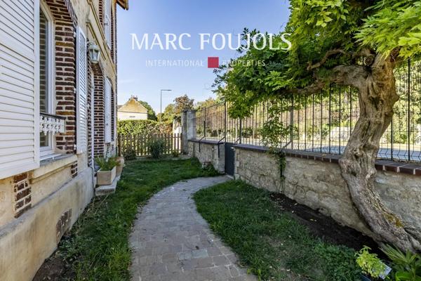 Proche Senlis – Maison en Pierre avec terrasse et jardinet