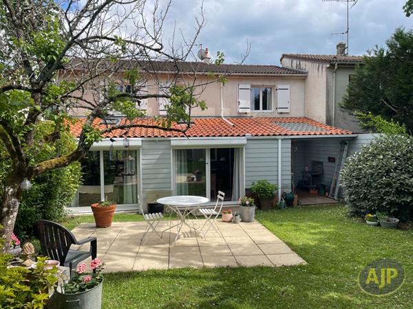 Vente maison Saintes : 337 600 € - AJP Immobilier Saintes