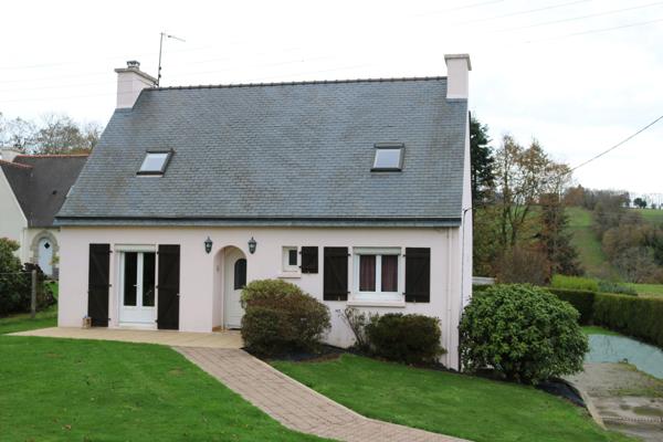 Maison à vendre QUIMPER (29) 4 chambres, 96 m2 sur terrain de 1156 m2 Sous sol complet