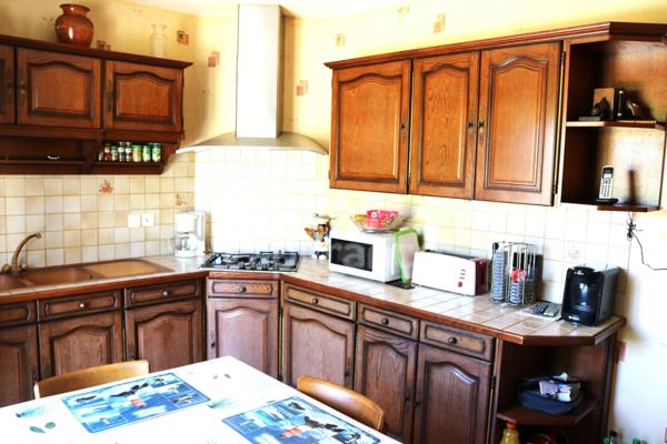 Maison à vendre QUIMPER (29) 4 chambres, 96 m2 sur terrain de 1156 m2 Sous sol complet