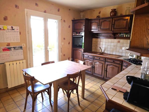 Maison à vendre QUIMPER (29) 4 chambres, 96 m2 sur terrain de 1156 m2 Sous sol complet