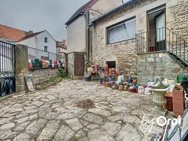 Maison à vendre    3 pièces • 141 m2 Pionsat