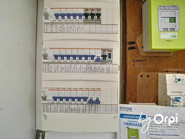 Maison à vendre    3 pièces • 141 m2 Pionsat