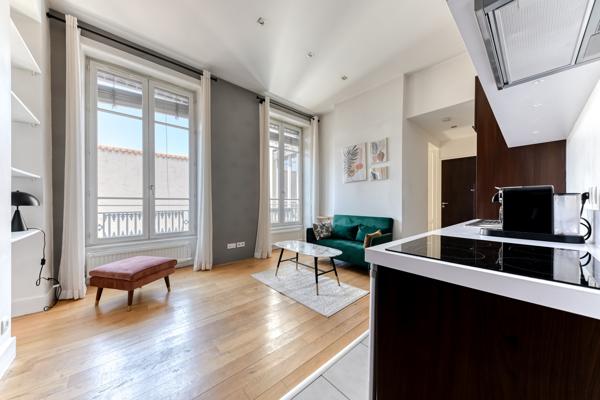 Lyon 2, en plein coeur d'Ainay appartement T2 rénové de 46 m2.