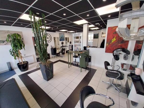 Immeuble composé d'un commerce et d'un appartement à vendre TROARN (14)