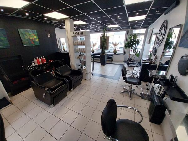 Immeuble composé d'un commerce et d'un appartement à vendre TROARN (14)